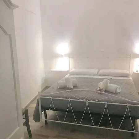 Spacious In Melendugno, 75 Sqm, Air-conditioned. Appartamento Melendugno